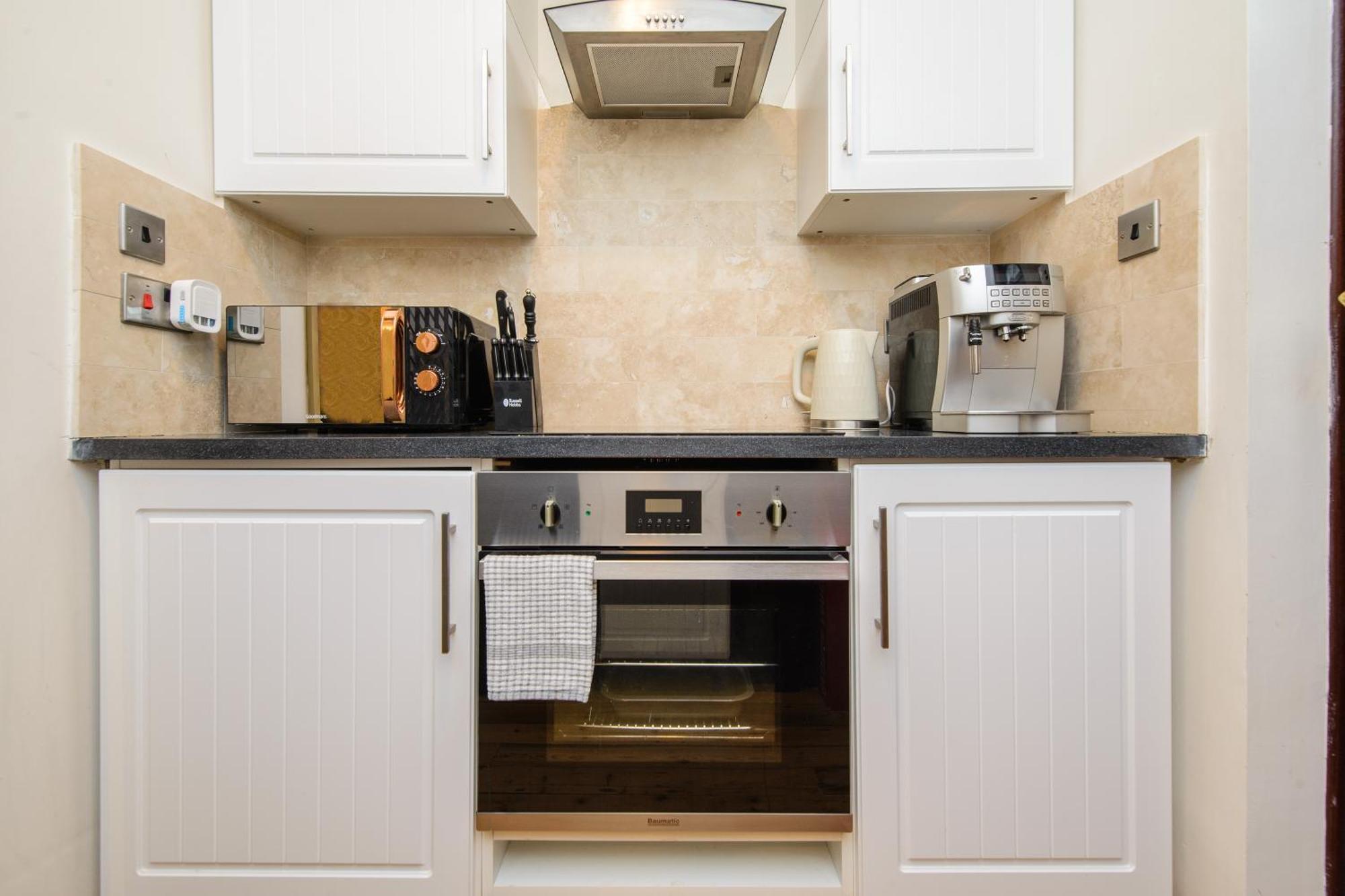 Deluxe 4 Or 5 Bed House With Hot Tub, Cinema Room Sleeps 15 Saffron Walden Exterior photo