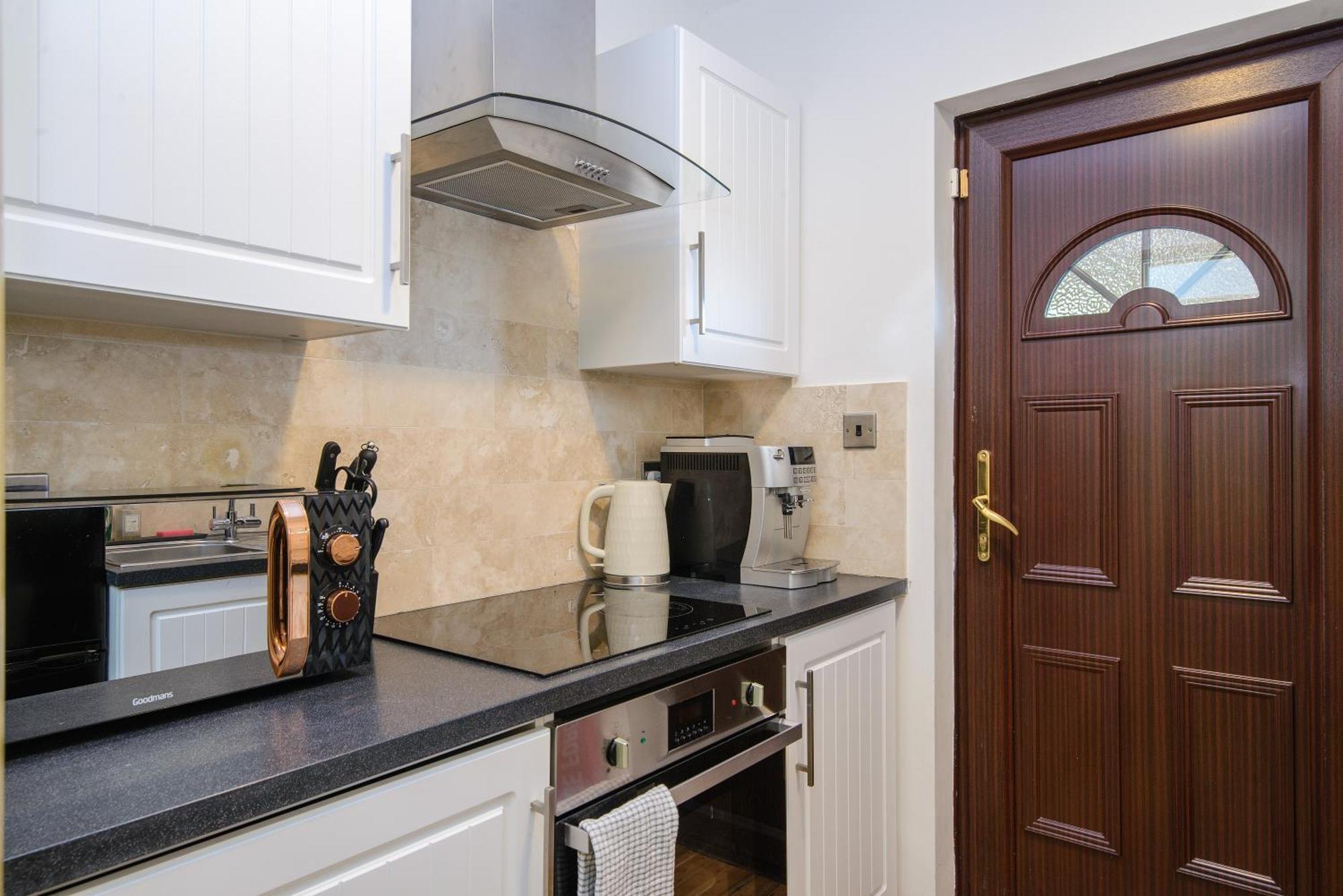Deluxe 4 Or 5 Bed House With Hot Tub, Cinema Room Sleeps 15 Saffron Walden Exterior photo