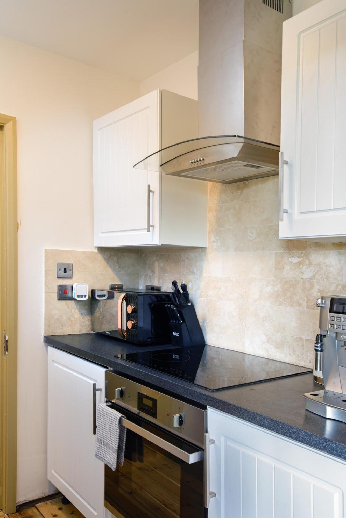 Deluxe 4 Or 5 Bed House With Hot Tub, Cinema Room Sleeps 15 Saffron Walden Exterior photo