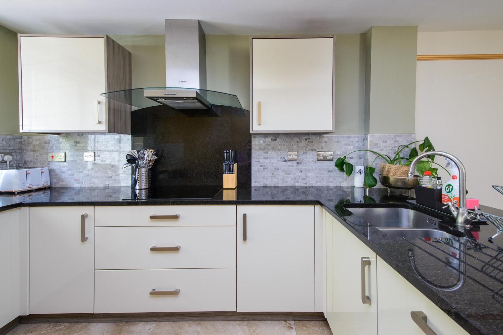 Deluxe 4 Or 5 Bed House With Hot Tub, Cinema Room Sleeps 15 Saffron Walden Exterior photo