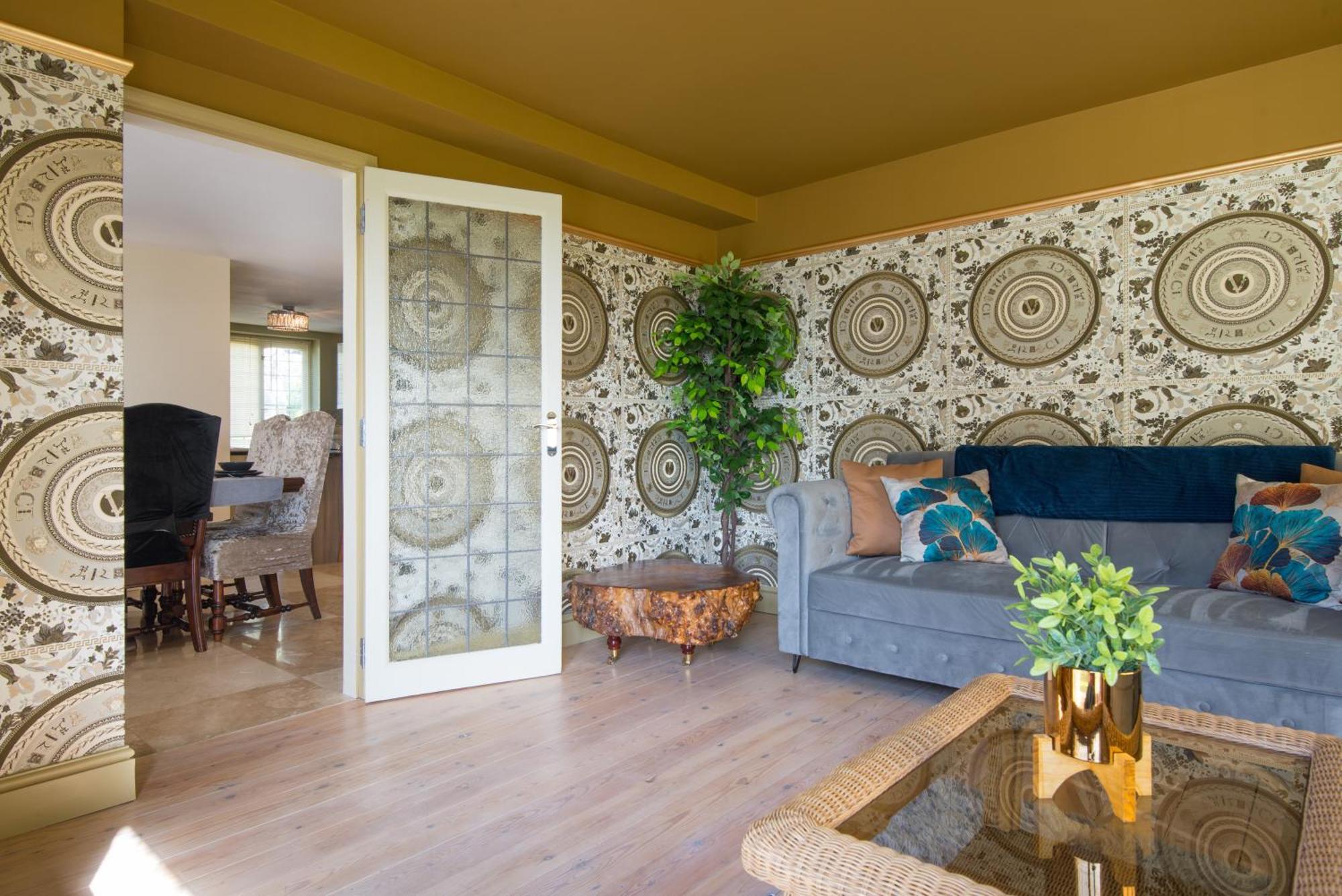 Deluxe 4 Or 5 Bed House With Hot Tub, Cinema Room Sleeps 15 Saffron Walden Exterior photo