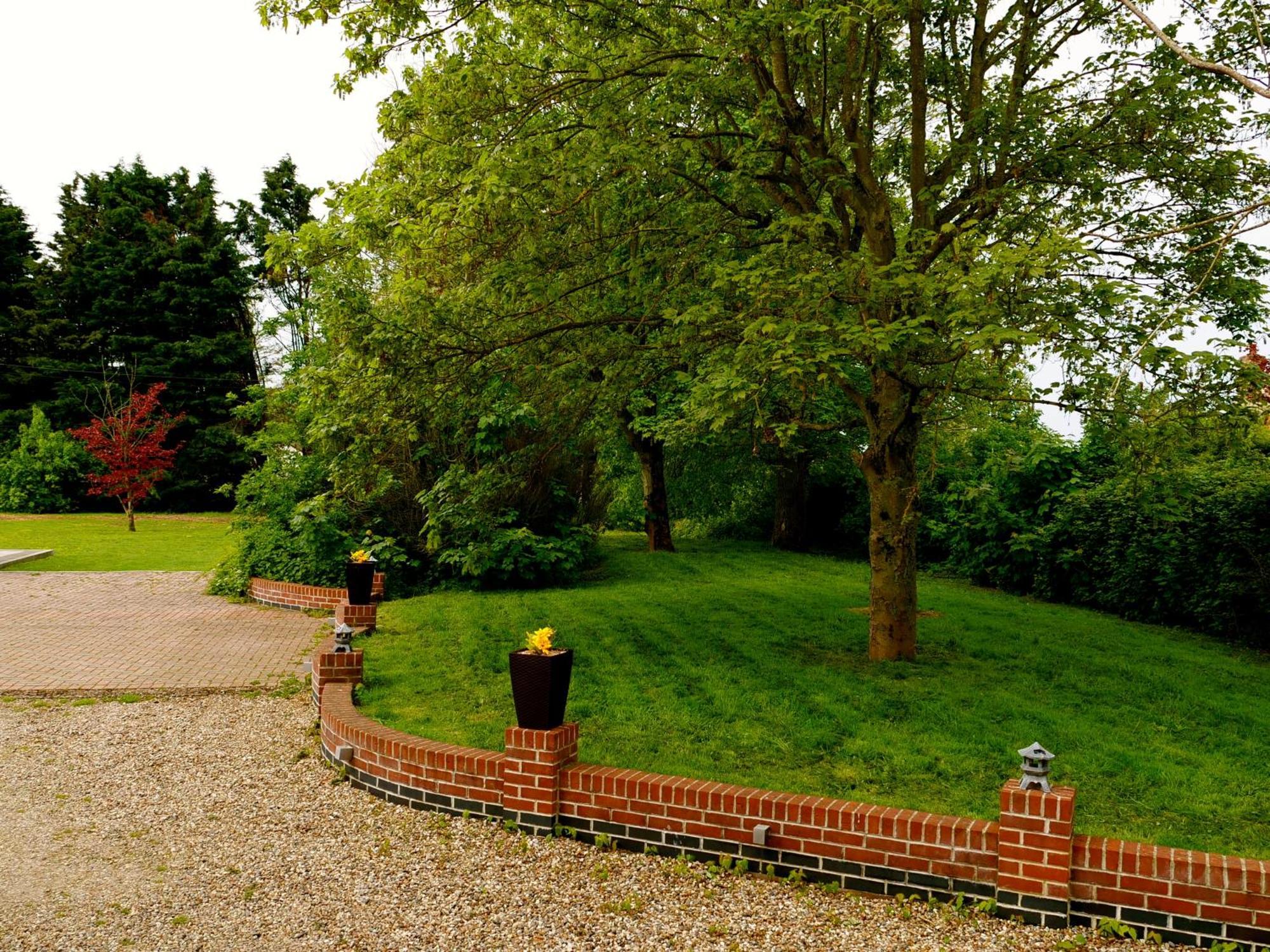 Deluxe 4 Or 5 Bed House With Hot Tub, Cinema Room Sleeps 15 Saffron Walden Exterior photo