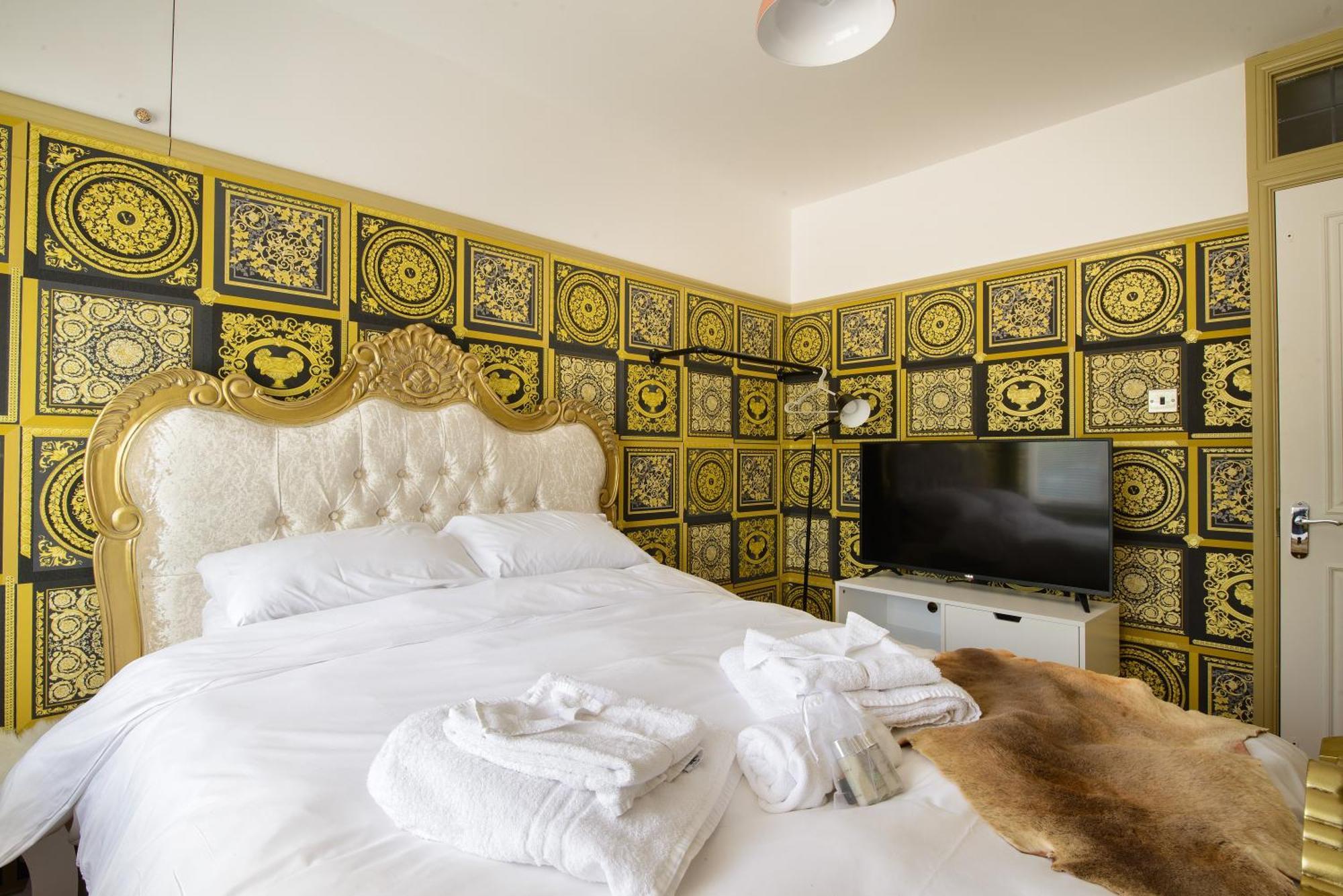 Deluxe 4 Or 5 Bed House With Hot Tub, Cinema Room Sleeps 15 Saffron Walden Exterior photo
