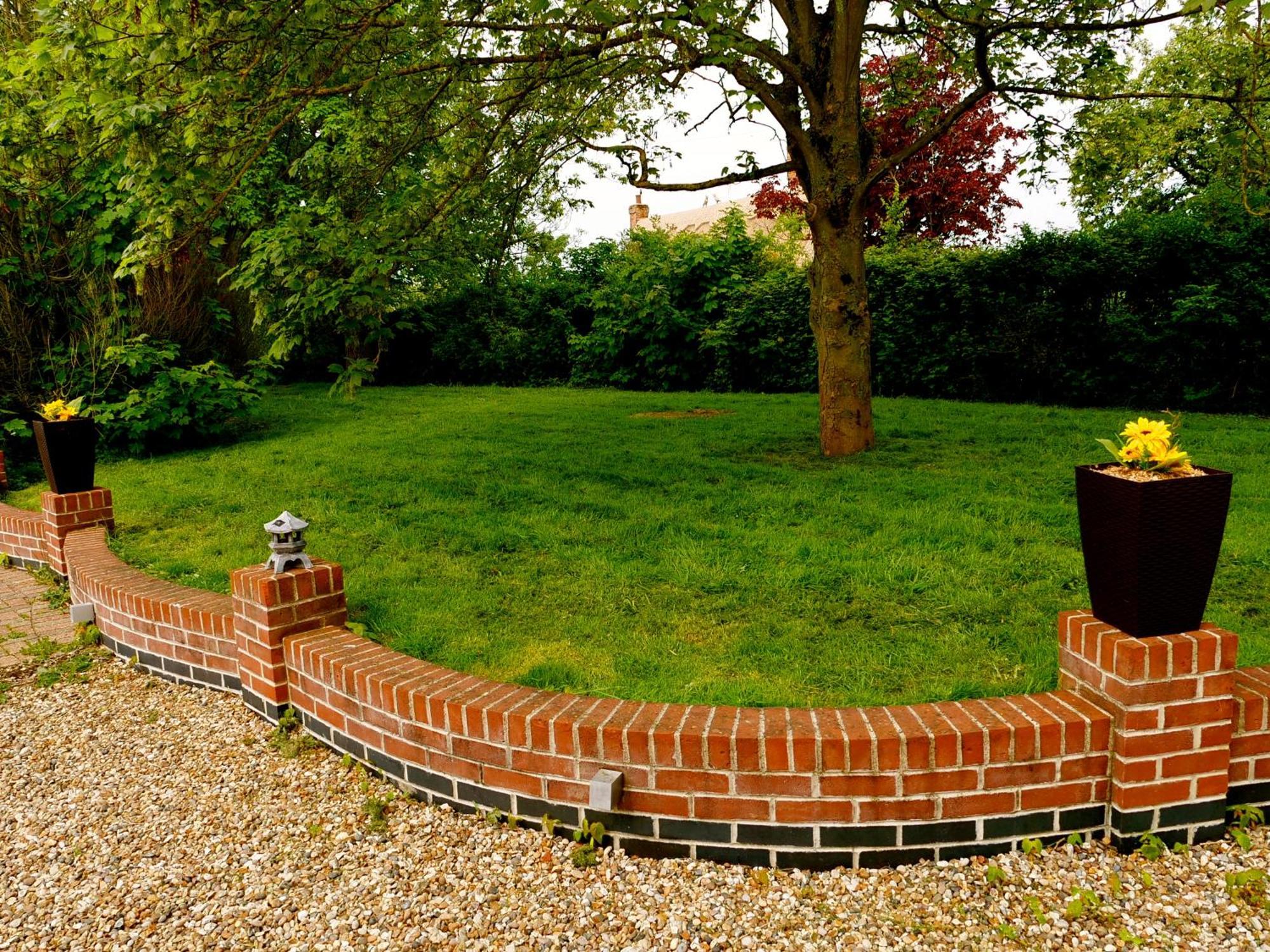 Deluxe 4 Or 5 Bed House With Hot Tub, Cinema Room Sleeps 15 Saffron Walden Exterior photo