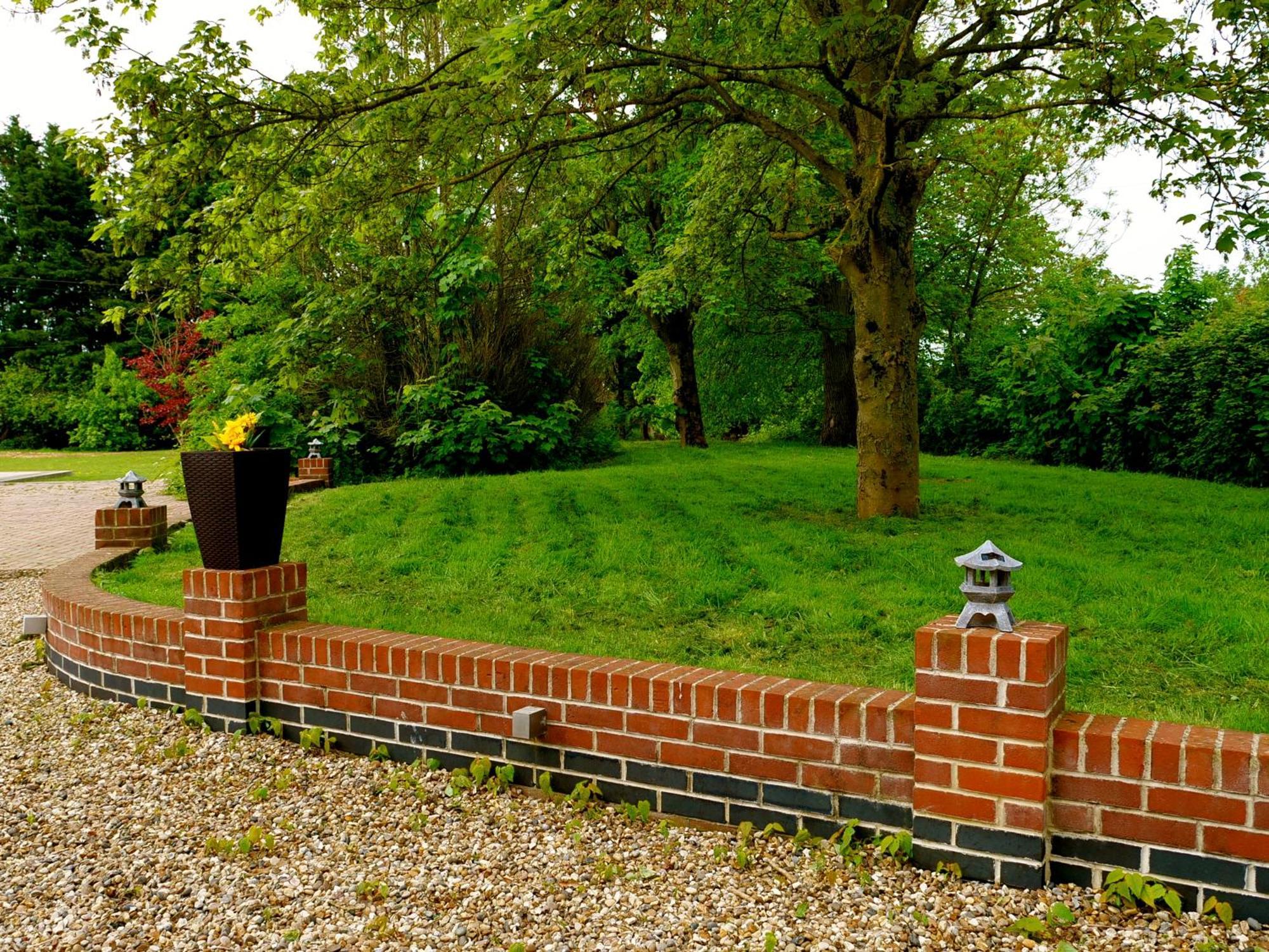 Deluxe 4 Or 5 Bed House With Hot Tub, Cinema Room Sleeps 15 Saffron Walden Exterior photo