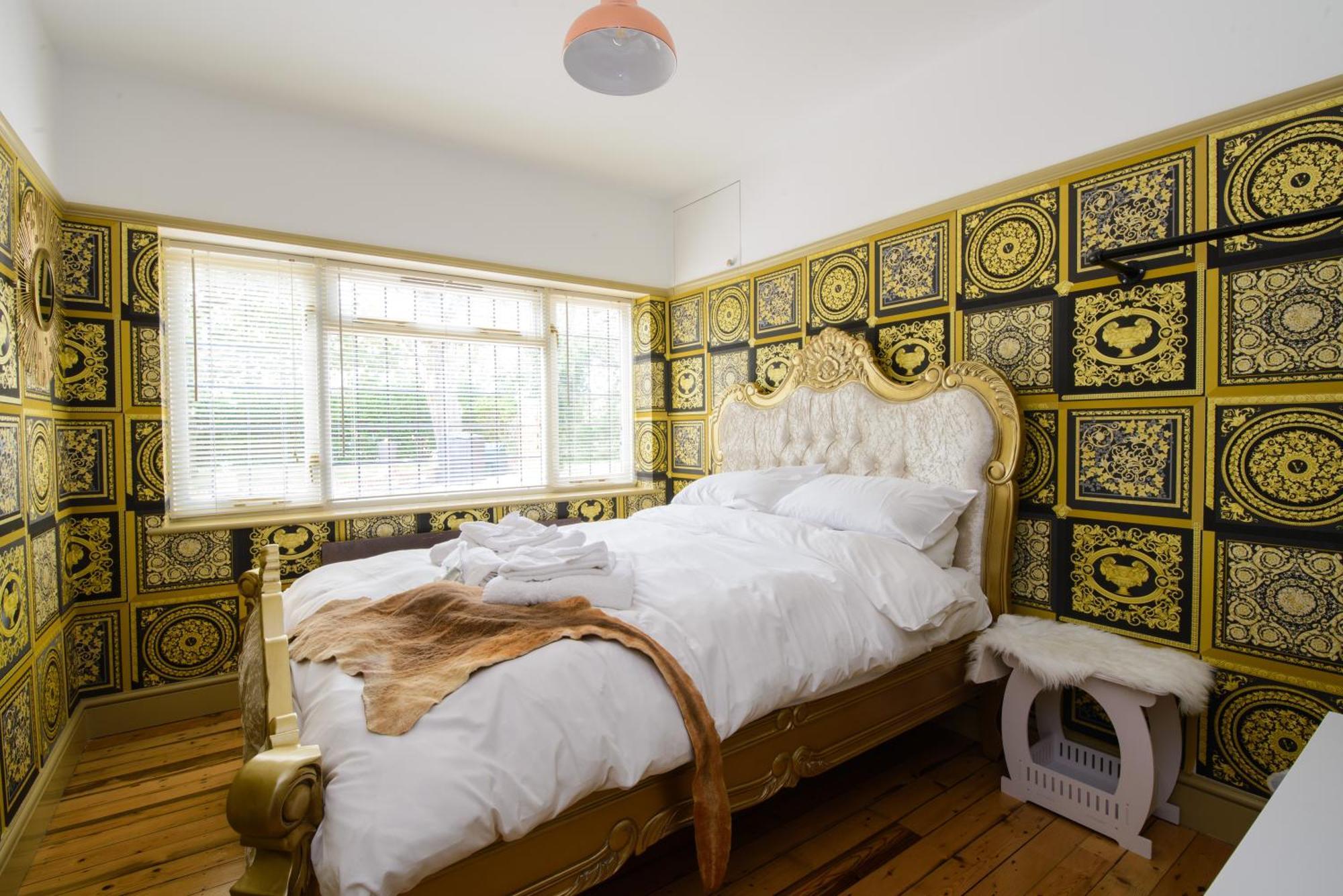 Deluxe 4 Or 5 Bed House With Hot Tub, Cinema Room Sleeps 15 Saffron Walden Exterior photo