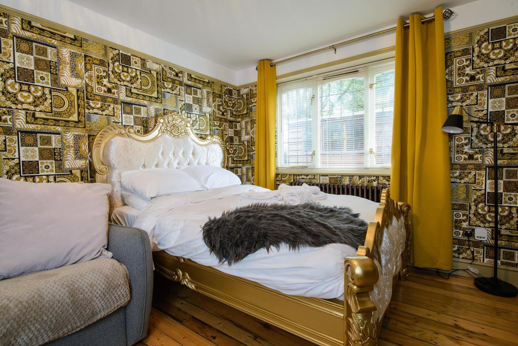 Deluxe 4 Or 5 Bed House With Hot Tub, Cinema Room Sleeps 15 Saffron Walden Exterior photo