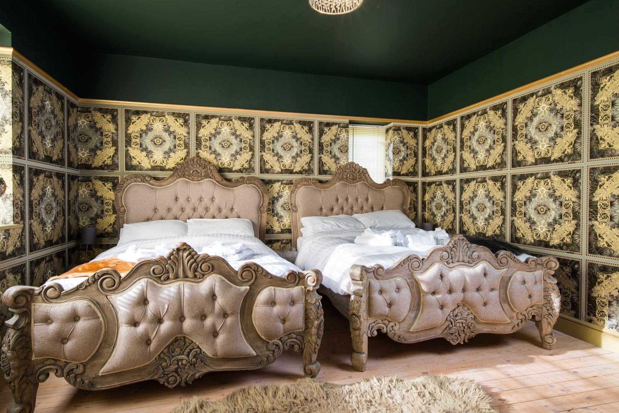 Deluxe 4 Or 5 Bed House With Hot Tub, Cinema Room Sleeps 15 Saffron Walden Exterior photo