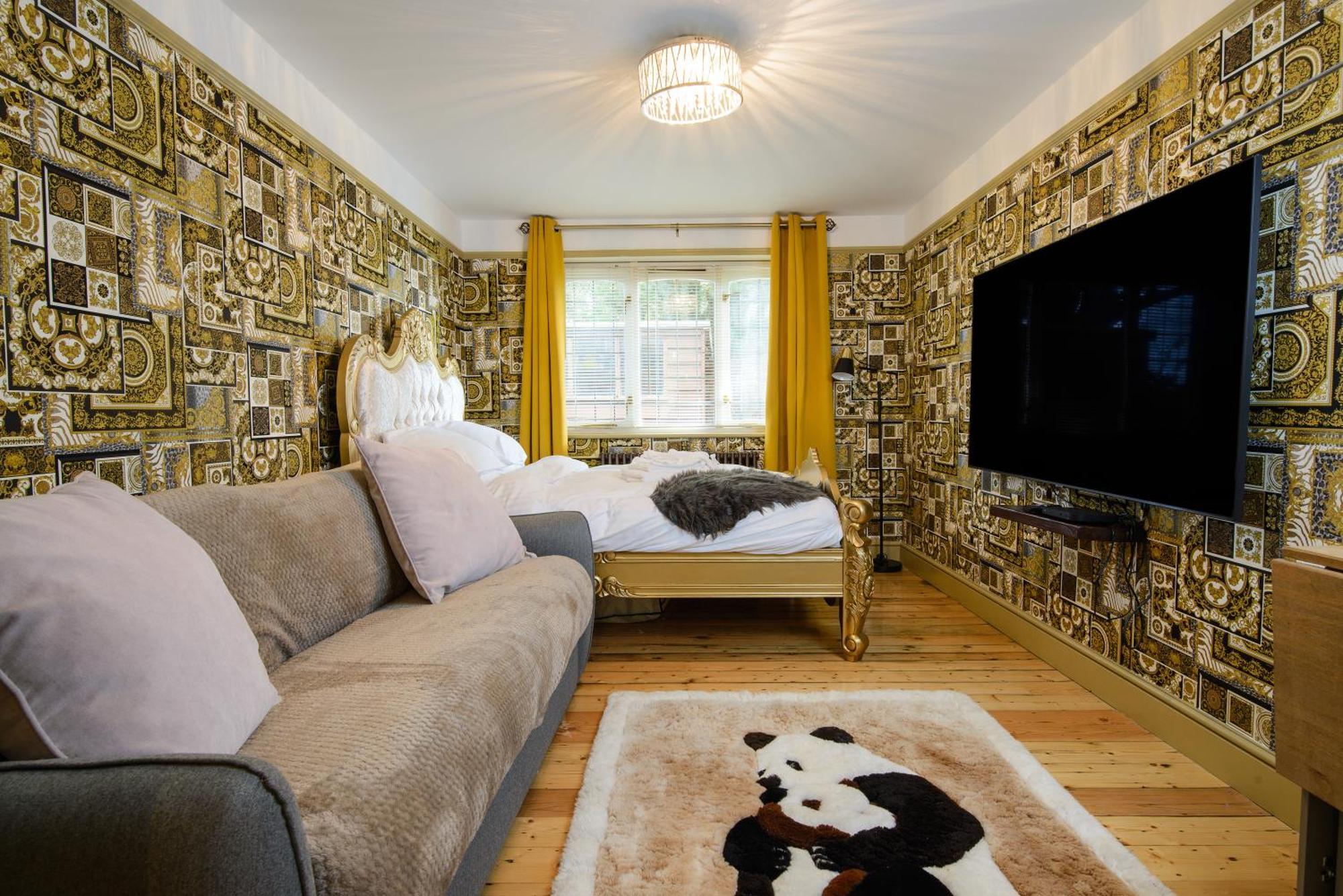 Deluxe 4 Or 5 Bed House With Hot Tub, Cinema Room Sleeps 15 Saffron Walden Exterior photo